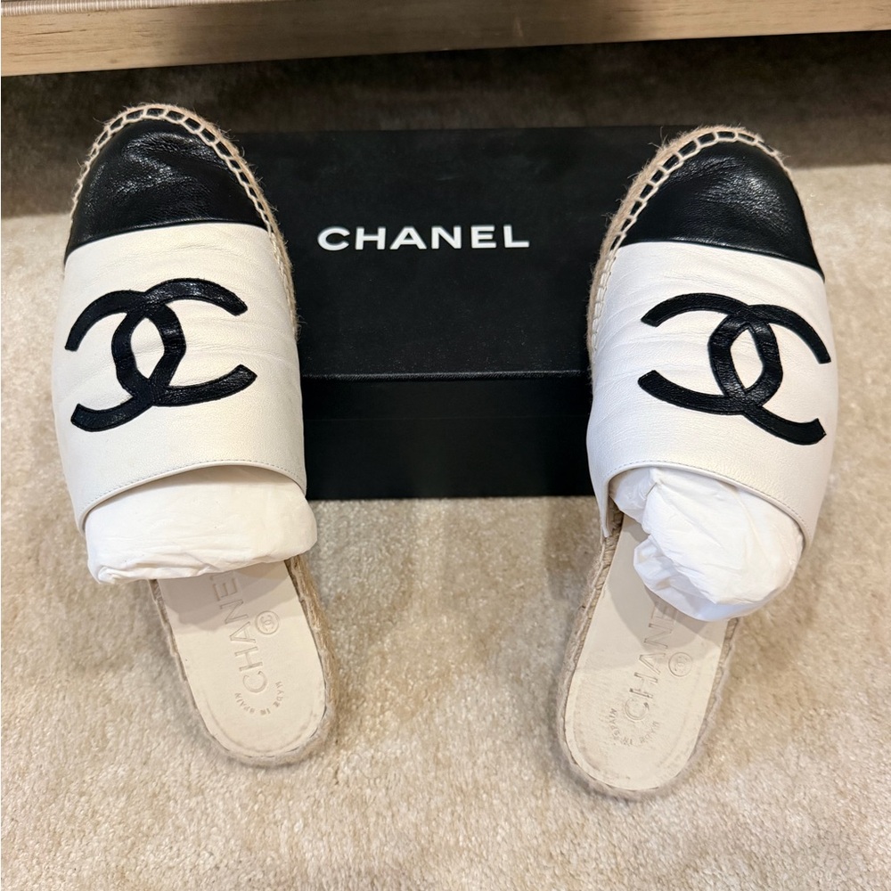CHANEL White and Black Leather Espadrille Mules